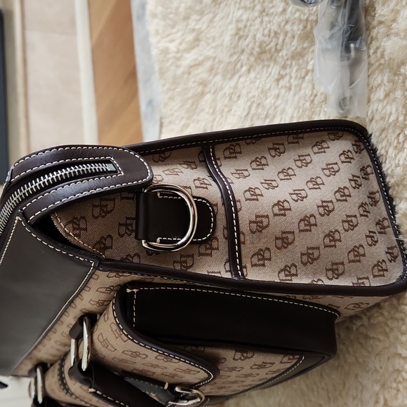 Beautiful NWT Dooney & Bourke Large Double Pocket Signature Tote Set 🤎👜 - Picture 11 of 17